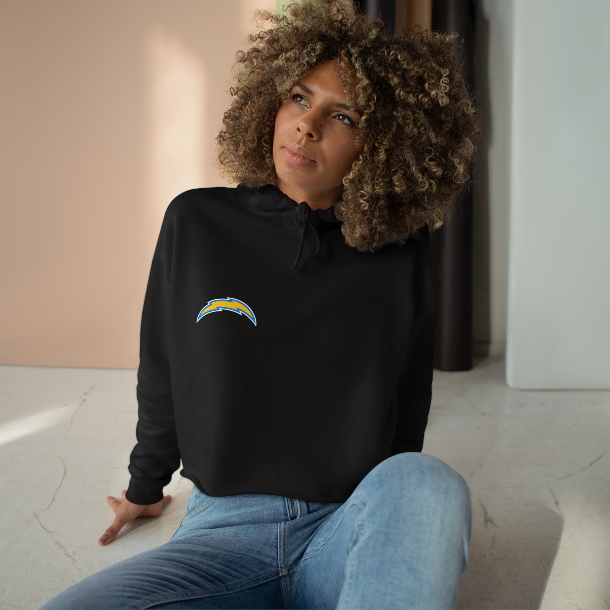 Women&#39;s Chargers™ Crop Hoodie